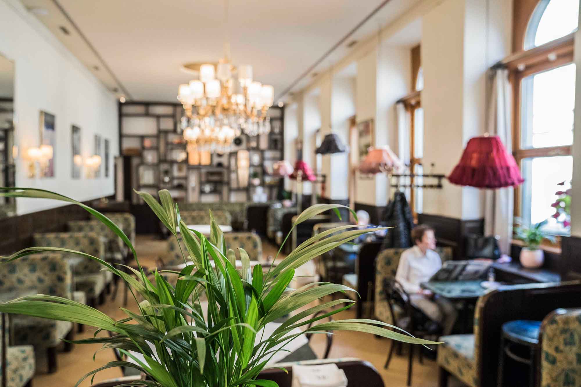 Café Weimar chandelier interior